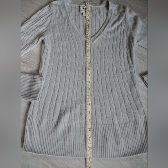 Pink Rose Gray Cable Knit V-Neck Sweater Small - Picture 12 of 16